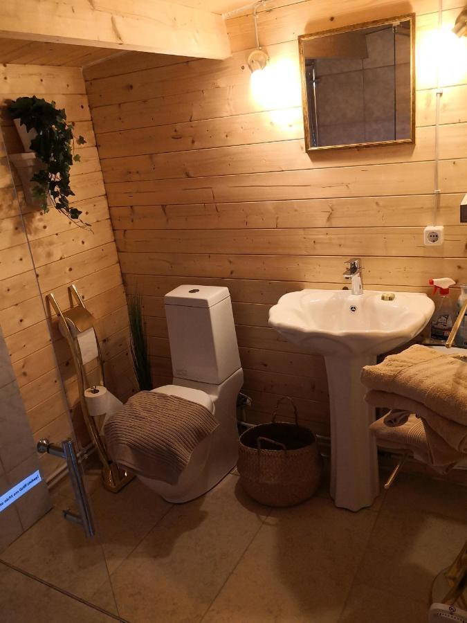 Optimierter 25Qm Holz Bungalow Mit Neuem Massivholzbett, Garten Mit Grillmoeglichkeit, Parkplatz, Radler Willkommen! شاربوتس المظهر الخارجي الصورة