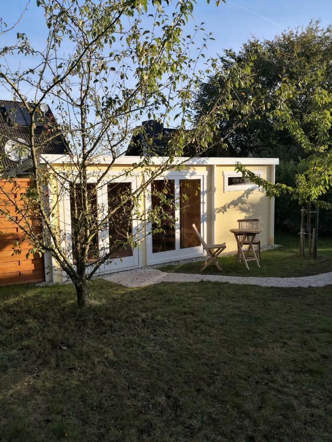 Optimierter 25Qm Holz Bungalow Mit Neuem Massivholzbett, Garten Mit Grillmoeglichkeit, Parkplatz, Radler Willkommen! شاربوتس المظهر الخارجي الصورة